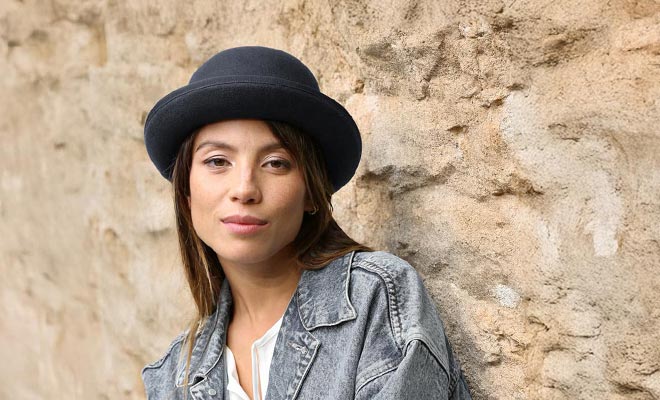 Wie trägt man einen Bowler?